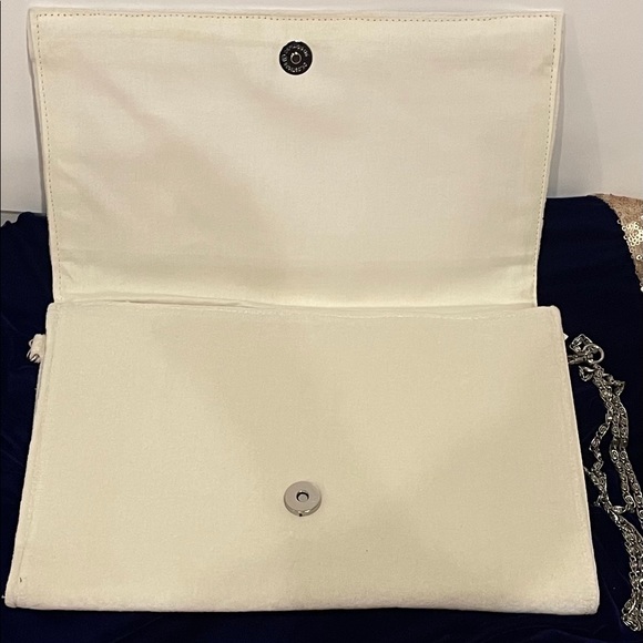 Clutch - Picture 4 of 5